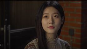 金賽綸在影片裡展現細膩演技。（圖／翻攝自YouTube）