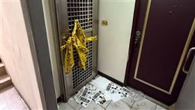 日籍男與前妻陳屍租屋處，現場已拉起封鎖線。（圖／翻攝畫面）