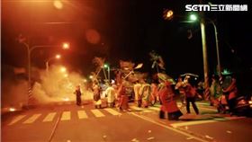 ▲送肉粽隊伍行進中。（圖／鄭武郎老師提供）