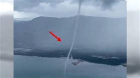 普吉島驚現「水龍捲」　遊客直擊震撼畫面