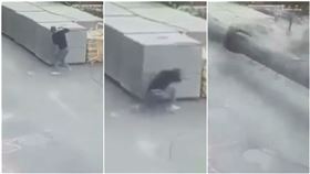 工安,意外,吊車,翻覆,吊臂,幸運,命大,逃生,中國（圖／翻攝微博）