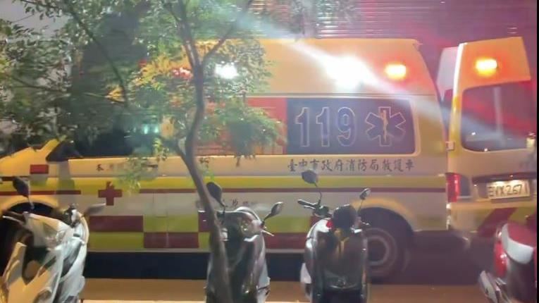 台中夫妻大吵！妻失控拿刀反鎖　警急破門