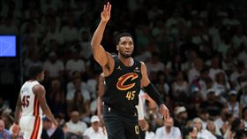 ▲米契爾（Donovan Mitchell）攻下全隊最高22分，騎士4連勝橫掃熱火晉級。（圖／路透社／達志影像）