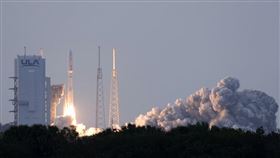 亞馬遜公司「古柏計畫」（Project Kuiper）的首批27枚衛星，28日由「擎天神5號」（Atlas V）火箭運載升空。（圖／美聯社／達志影像）