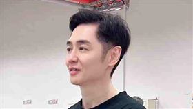 宋逸民牧師和陳維齡師母做公益（圖／協會提供）