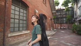 范宸菲主持台語外景節目（圖／公視台語台提供）