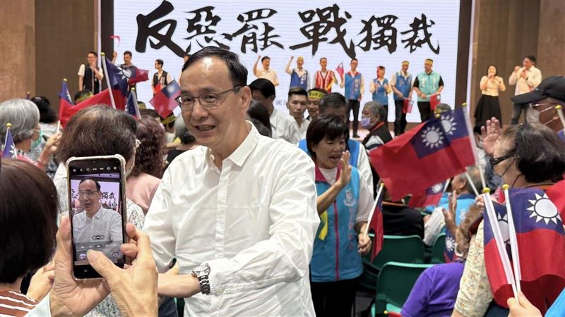 藍反綠共口號突消失　他喊：朱立倫闖禍了