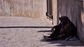 （圖／pexels）窮,遊民,窮人,貧窮,乞討