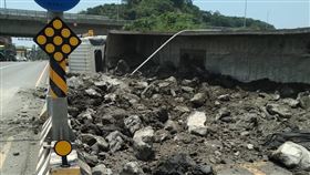 車禍,砂石車,翻覆,國道十號,