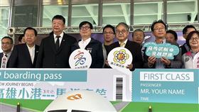 高雄－馬祖直飛航線啟航記者會高雄直飛馬祖航線將於6月6日啟航，高雄市政府29日舉辦定期航班記者會，高雄市長陳其邁（前左3）、連江縣政府祕書長張龍德（前右3）、國民黨立委陳雪生（前左2）等人出席。中央社記者林巧璉攝  113年4月29日