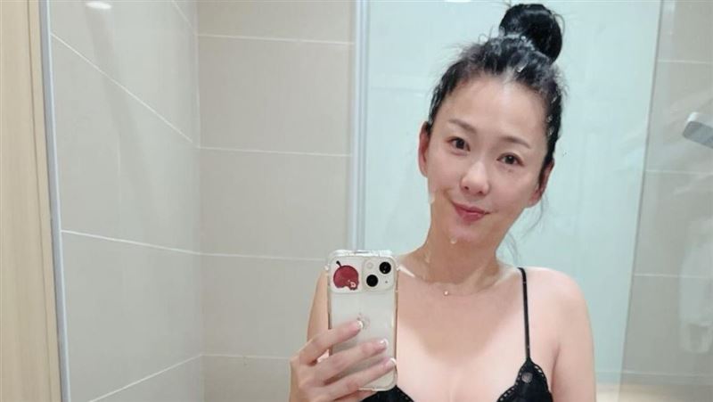 49歲六月「回春」！曬驚人裸照洩真實身材