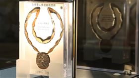 台灣運動產業博覽會　展示楊傳廣奧運獎牌2020台灣運動產業博覽會17日起在台北舉行，展覽徵集超過300件選手物品及展品，包括「亞洲鐵人」楊傳廣1960年在羅馬奧運奪得的獎牌，這也是全球華人在奧運所得第1面獎牌。中央社記者張皓安攝　109年7月16日