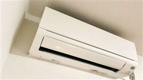 裝修行老闆娘發現有同行在販賣「冷氣噴霧」，感到非常傻眼。（示意圖／翻攝自photoAC）