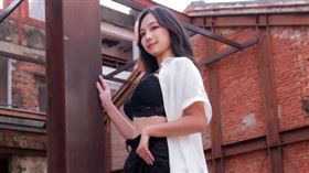 一名台灣正妹叫做「美玲」現身日本AV，不過身分不明。（圖／翻攝自《Play NO.1》）