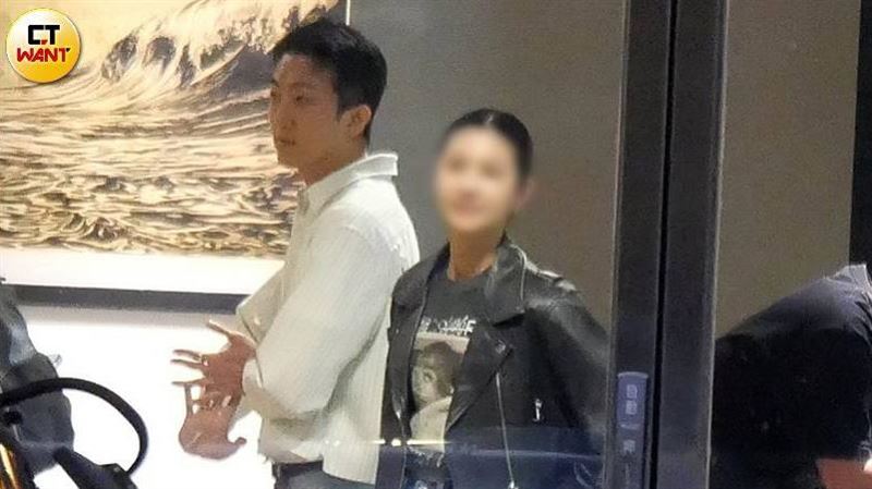 懷秋爆新戀情！情牽氣質女伴現身這