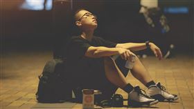 男性焦慮,傷心,煩躁。（示意圖／PIXABAY）