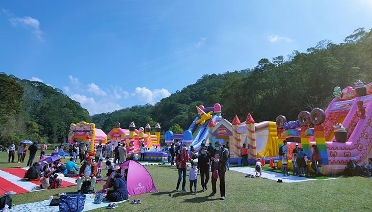 西湖渡假村還有八大主題景區,以及來自烏克蘭的專業表演者融合特技、音樂和舞蹈,推出全新表演!