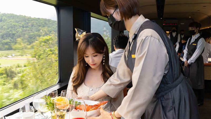 移動米其林饗宴！鳴日廚房花瓷四頭鮑漢堡