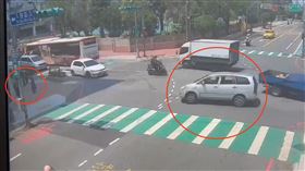 八德區公所,肇事,轎車,行人（圖／翻攝畫面）