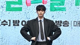 李濬榮、鄭恩地主演的最新韓劇《24小時健身俱樂部》。（圖／friDay影音提供）