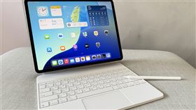 iPad Air配件巧控鍵盤 觸控板加大蘋果公司在台灣開賣搭載M3晶片的iPad Air平板電腦，相容於全新巧控鍵盤，採用更大的玻璃觸控式軌跡板，可精準控制游標，也能搭配Apple Pencil Pro觸控筆使用。中央社記者吳家豪攝  114年4月30日
