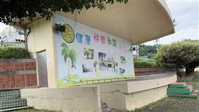 台中市坪林國小，司令台，標售52萬轉手賣(圖／翻攝畫面)