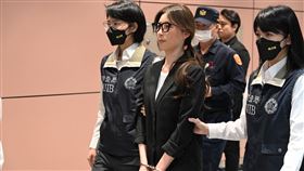貴婦奈奈返台歸案。（圖／記者鄭孟晃攝影）