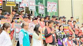 ▲全力一擊 罷免涂權吉團隊遞交二階連署書。（圖／翻攝自全力一擊 罷免涂權吉臉書）