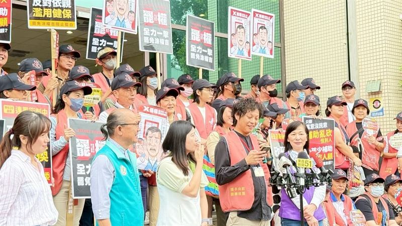 全台首送件！罷免涂銓吉遞逾4萬份連署書