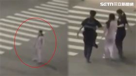 紫衣的林姓女子疑似跟男友爭吵，情緒失控往馬路中央走去。（圖／翻攝自社會事新聞影音畫面）