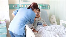 李先生經內視鏡清除病菌後慢慢復原。（圖／彰化醫院提供）