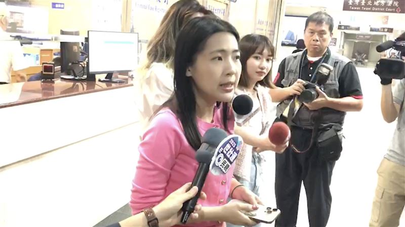 街講突遇民眾比中指　徐巧芯：請多比一點