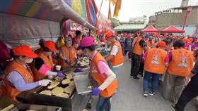 煎台開工了！300志工張羅逾3萬人午餐