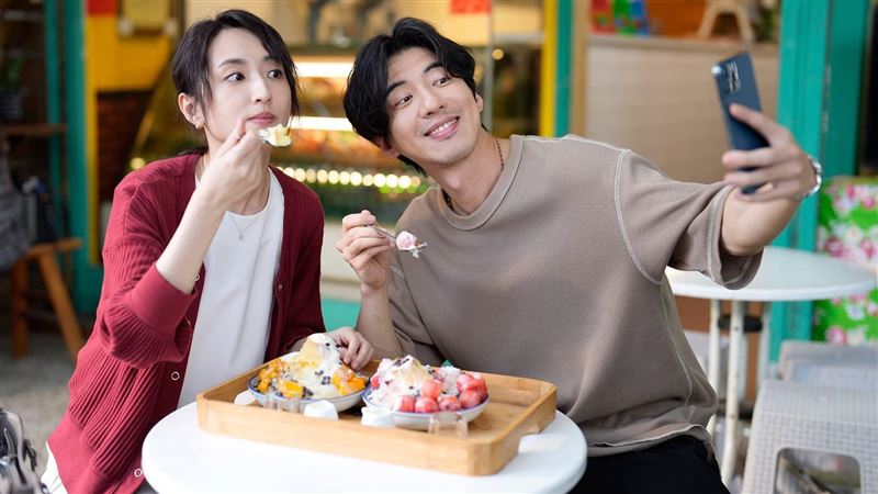 網敲碗吃柯佳嬿的冰　他「掀皮」忍痛上陣