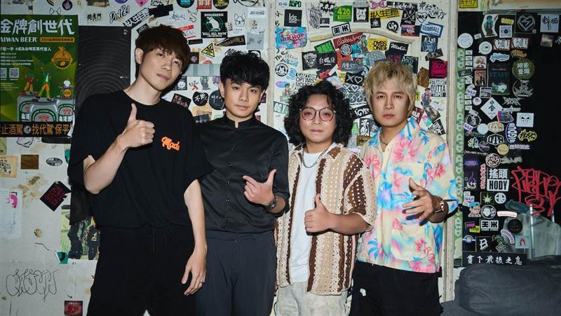 兒子出生了！金曲歌王升格三寶爸揪團結紮