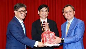 大亞董座沈尚弘接下理事長重擔　攜手協會成員力拚光電與農村共存共榮（圖／鏡週刊）