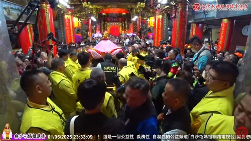 白沙屯媽祖子時登轎,即將展開行程。(圖/翻攝自白沙屯媽祖網路電視台)