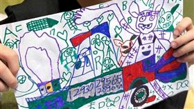 小亮平時很愛畫畫，遭導師不當管教後，畫風驟變，竟畫人被車輛壓死的圖像。（圖／民眾提供）