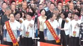 白沙屯媽進香張麗善又搶C位 竟推爐主挨轟（圖／翻攝拱天宮直播畫面）