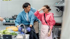 吳映潔（右）被姚元浩（左）逼問消失生子過程。（圖／好看娛樂提供）