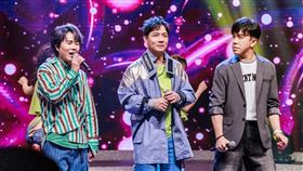 陳隨意(中)經營社群年收7位數。(圖／中視提供)