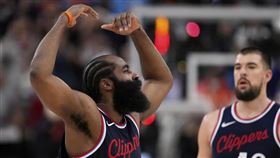 洛杉磯快艇哈登（James Harden）攻下28分、8助攻和5籃板。（圖／美聯社／達志影像）
