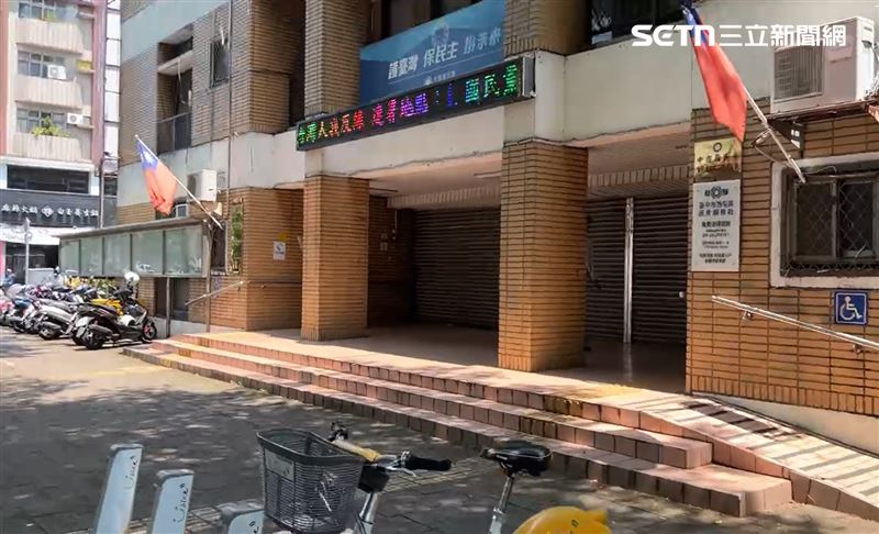 國民黨台中黨部各區黨部遭檢調同時搜索,帶回8名幹部。(圖/翻攝畫面)