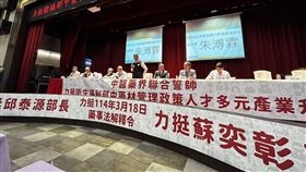 中藥材調劑新令爭執白熱化，中醫藥今誓師力挺衛福部長邱泰源與中醫藥司長蘇奕彰中藥材管理政策。（圖／記者簡浩正攝影）