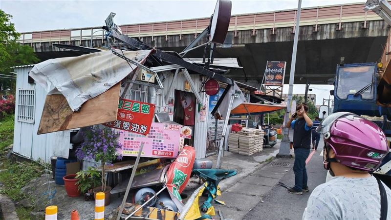 整間店面幾乎全毀,損失相當慘重。(圖/翻攝畫面)