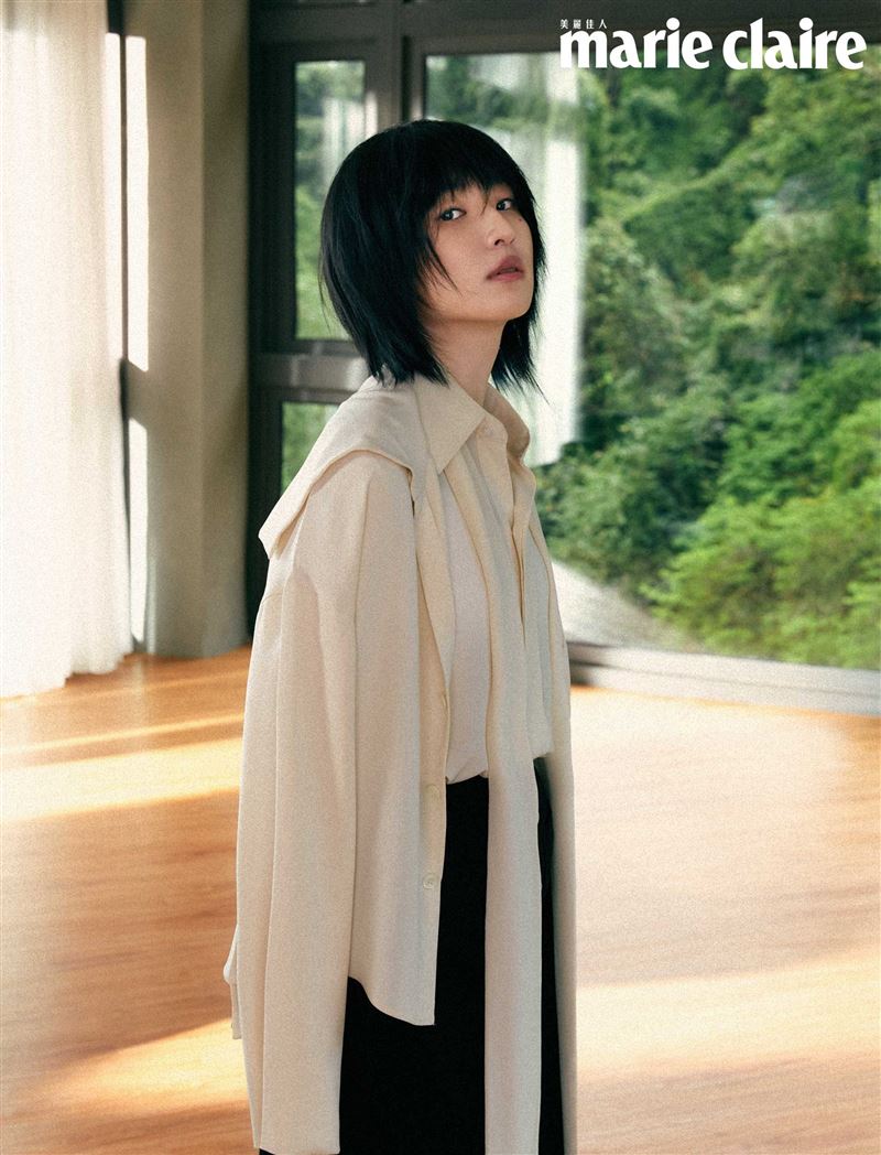 藝人柯佳嬿走出螢光幕的生活一樣精彩。(圖/Marie Claire 美麗佳人提供)