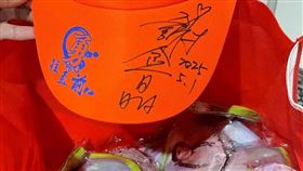 謝金晶粉絲特別製作扇子當白沙屯媽祖結緣品。（圖／翻攝自謝金晶IG)
