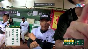▲台鋼雄鷹總教練洪一中在鏡頭前耍寶。（圖／翻攝自CPBLTV）