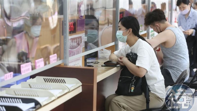 報稅不同收入怎麼刷最賺？一表幫你選對卡