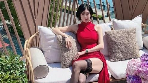 「亞洲第一美」脫了 曬全裸下水露兩點照